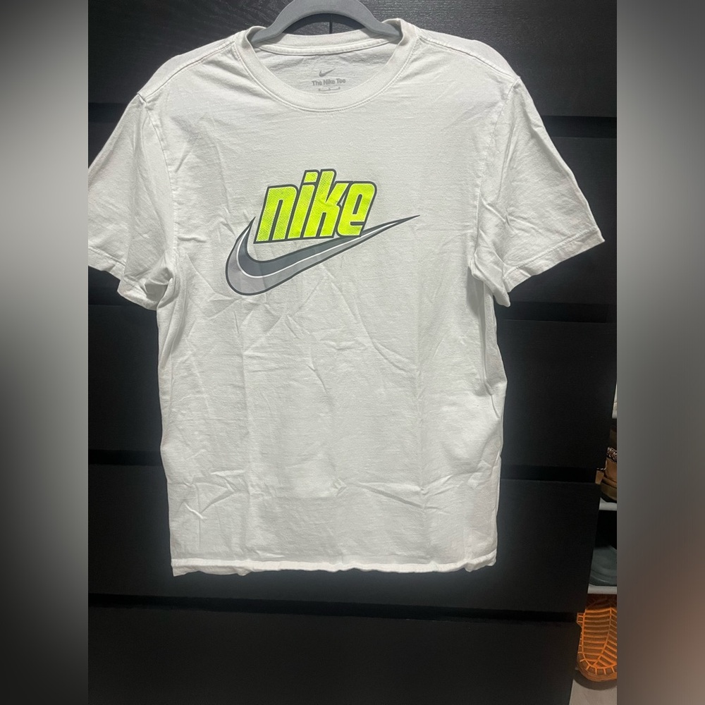 Men’s white Nike T-Shirt